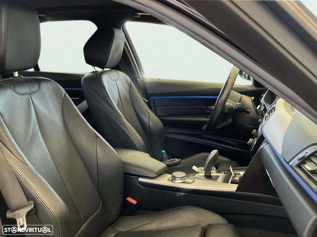 BMW 330 e iPerformance Pack M - 11