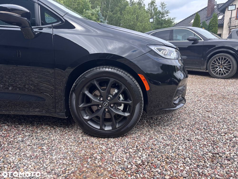 Chrysler Pacifica - 2