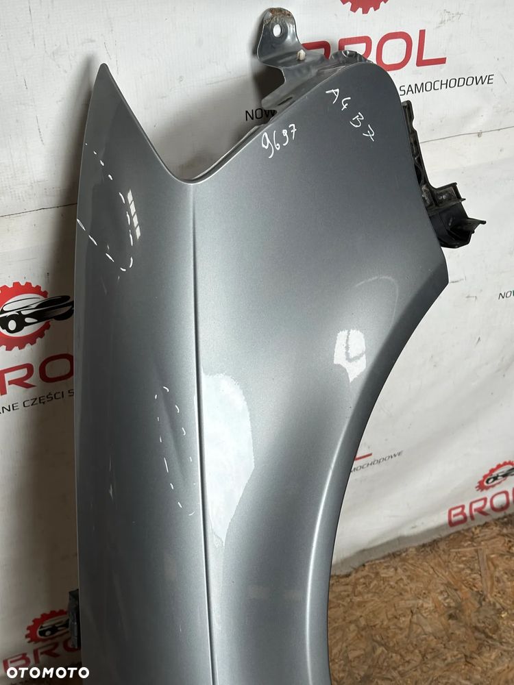 BŁOTNIK PRZEDNI PRAWY AUDI A4 B7 - 2
