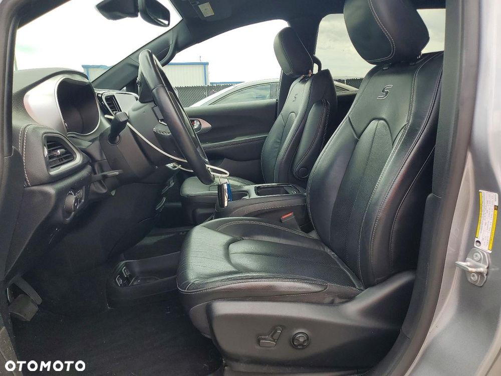 Chrysler Pacifica - 8
