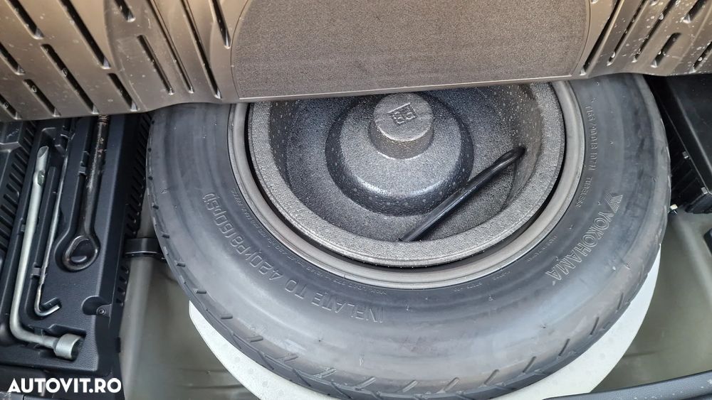 Toyota RAV4 2.5 PHEV VVT-iE 4x4 Style Bi-Tone - 33