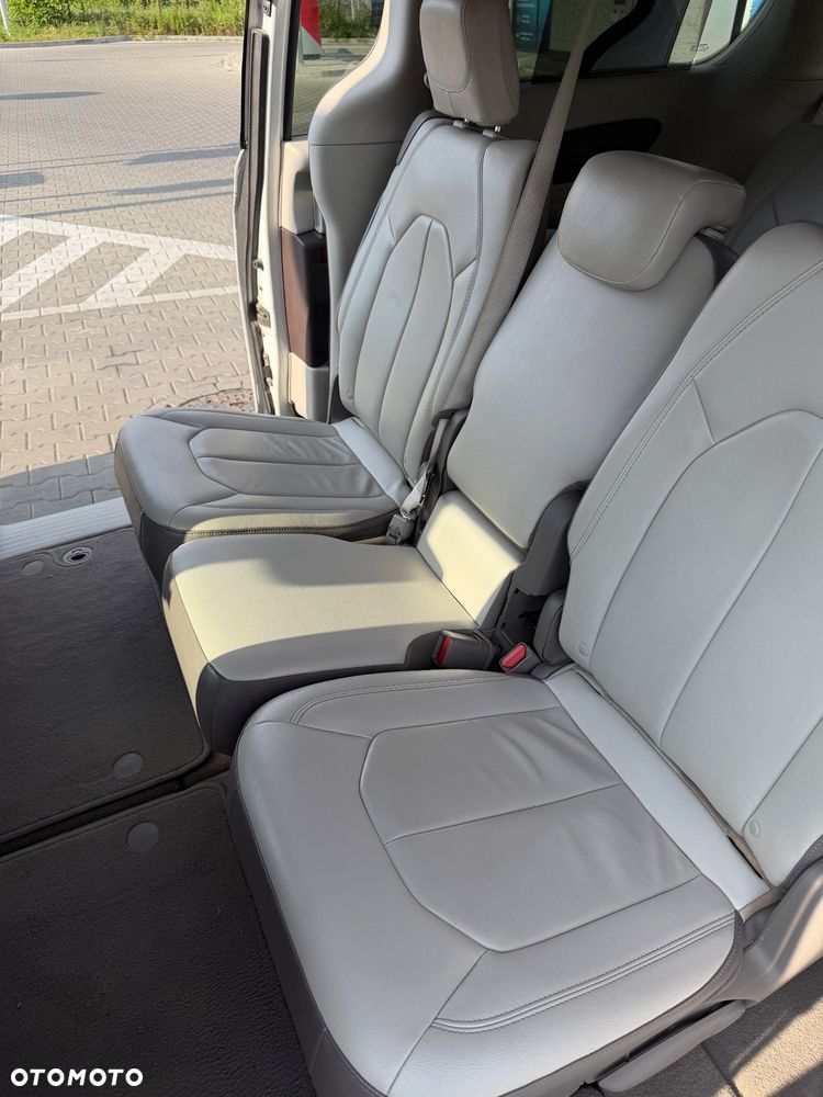 Chrysler Pacifica - 7