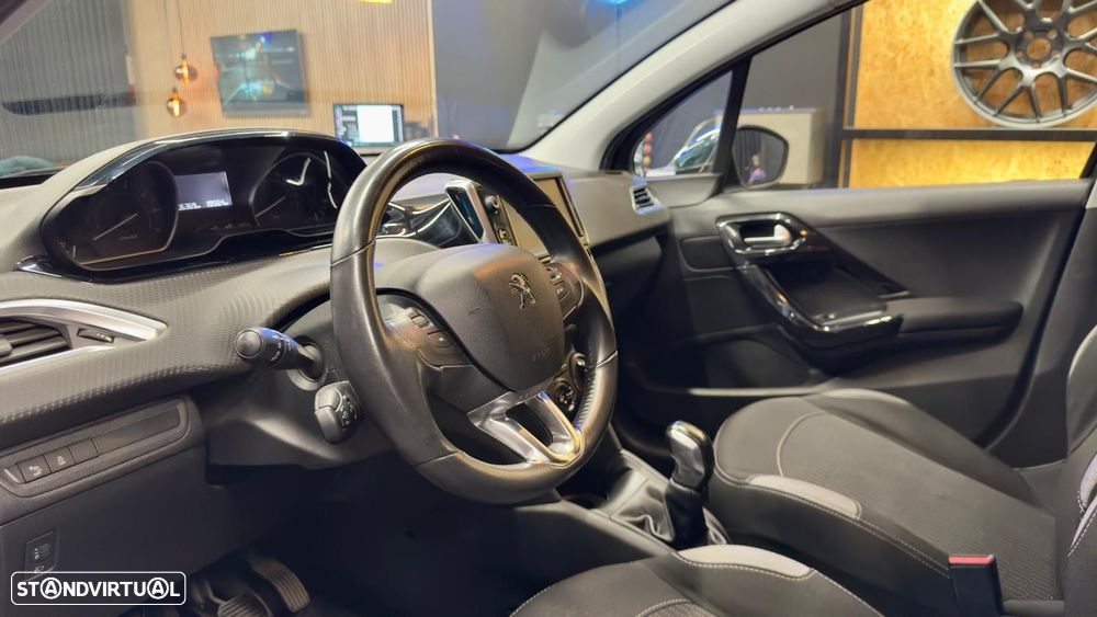 Peugeot 208 1.2 VTi SE Style - 4