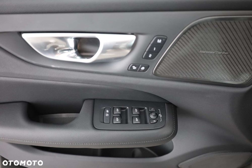 Volvo V60 B4 B Plus Dark - 12