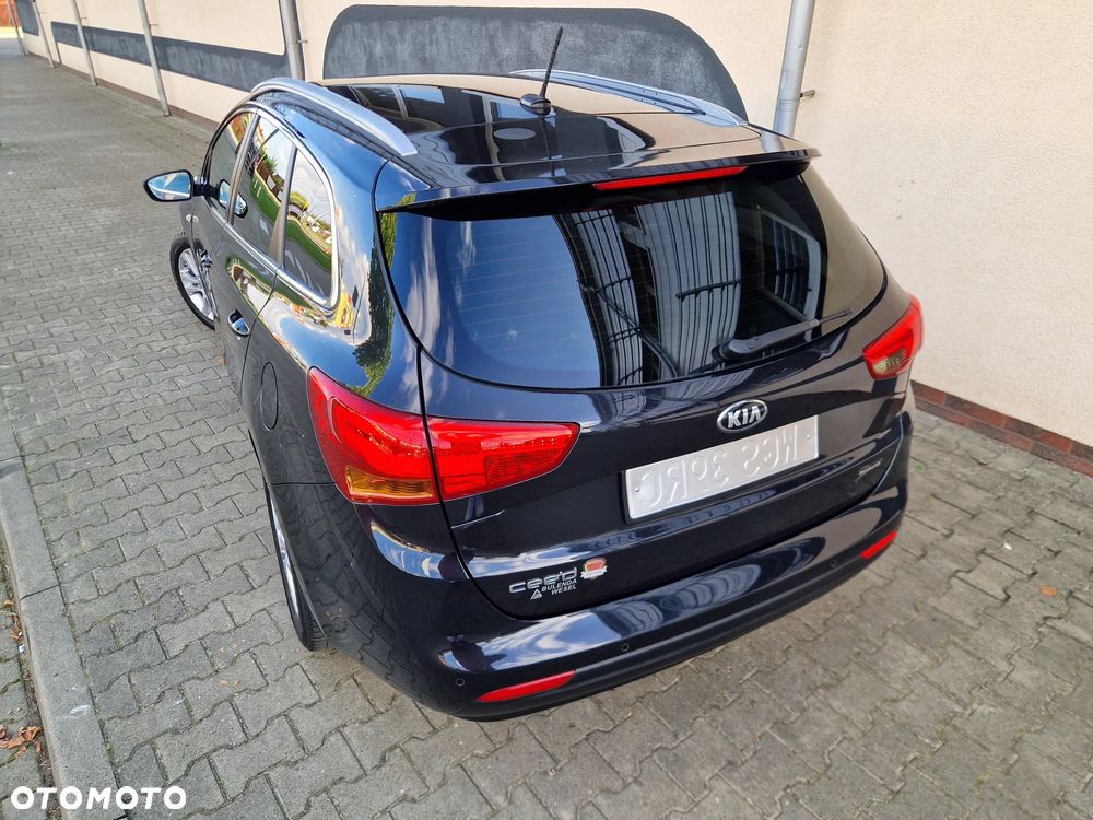 Kia Ceed 1.6 CRDi 128 Dream Team Edition - 10