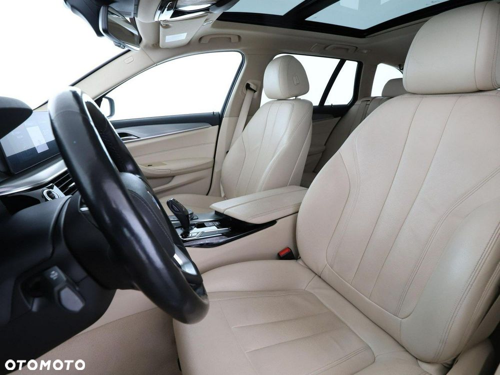 BMW Seria 5 520d xDrive - 14
