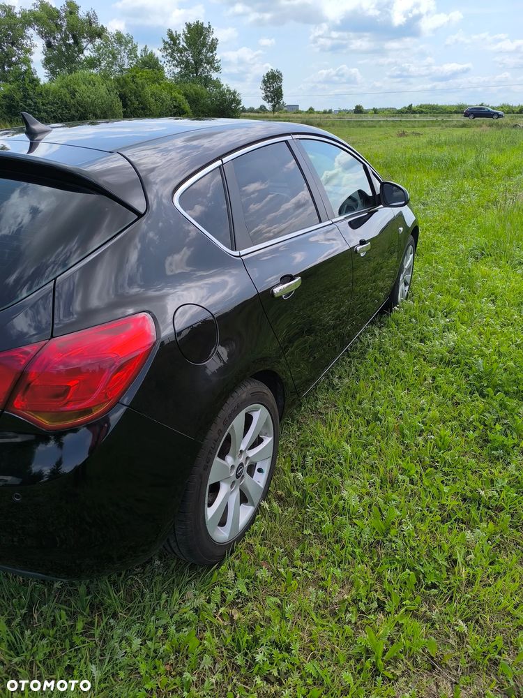 Opel Astra 2.0 CDTI Cosmo - 9