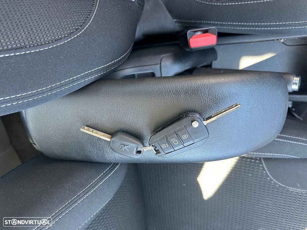 Peugeot 208 PureTech 82 Start & Stop Allure - 11