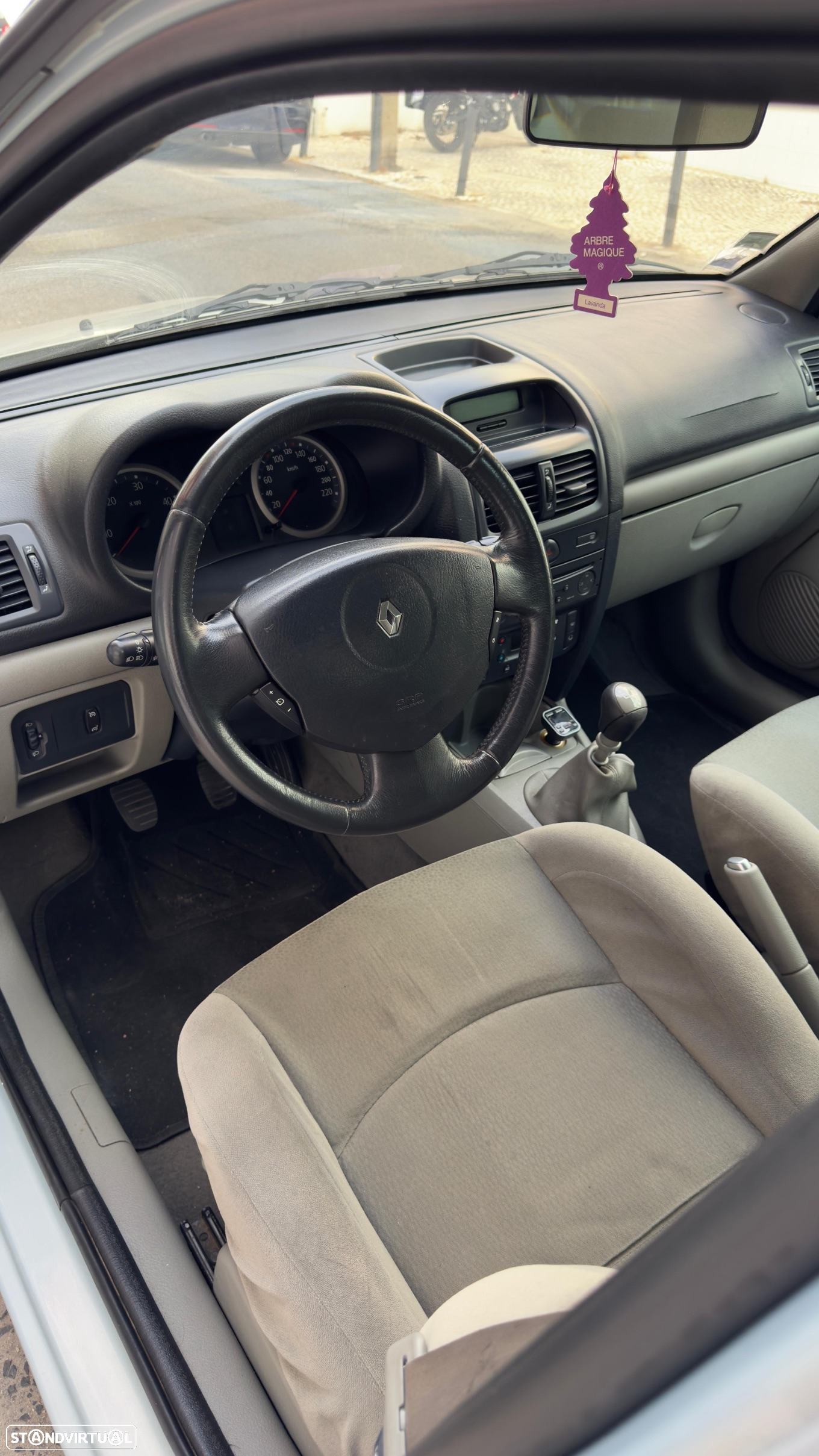 Renault Clio 1.5 dCi Authentique - 8