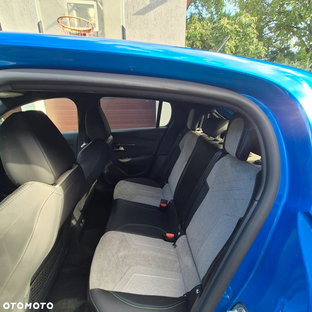 Peugeot 208 - 10