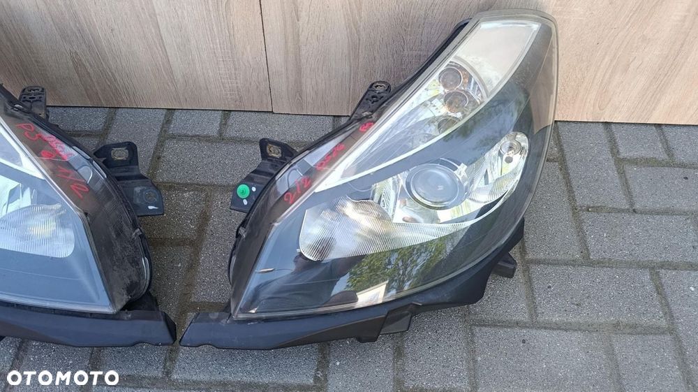 REFLEKTOR 2 LAMPY PRZÓD LEWA PRAWA EUROPA RENAULT CLIO III 3 8200261612 - 2