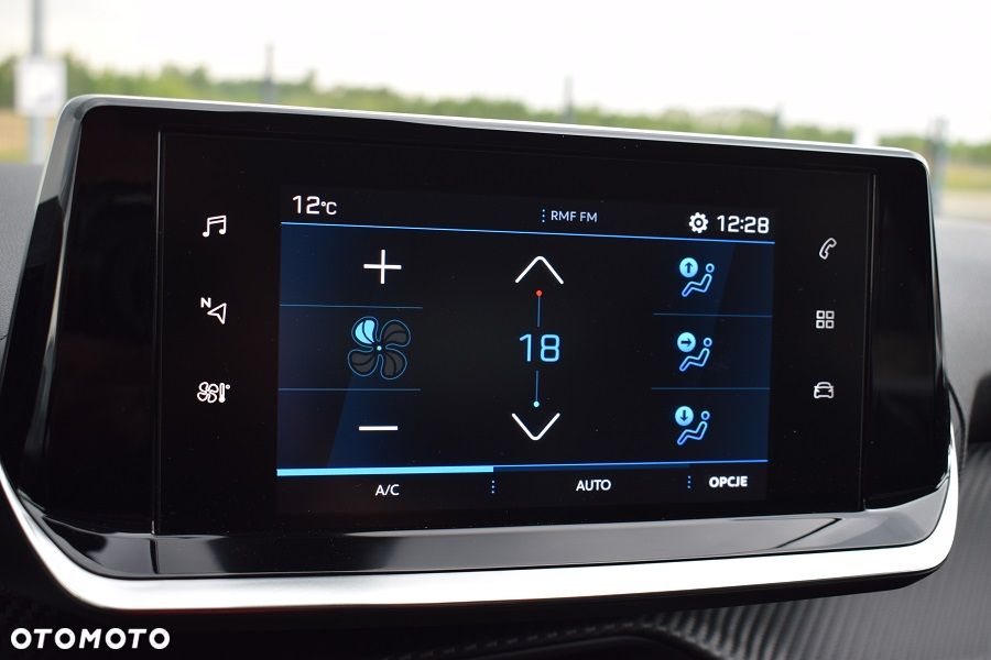 Peugeot 2008 PureTech 130 EAT8 Allure - 18