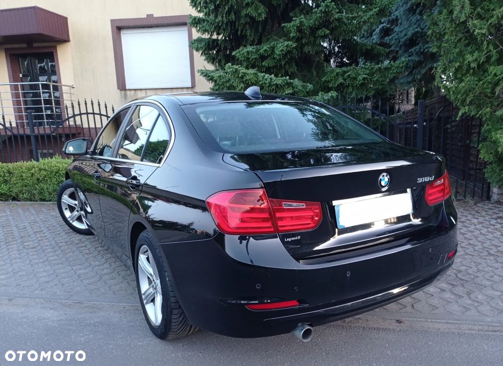 BMW Seria 3 318d DPF Edition Sport - 21
