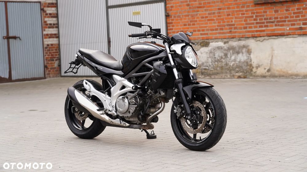 Suzuki Gladius - 1
