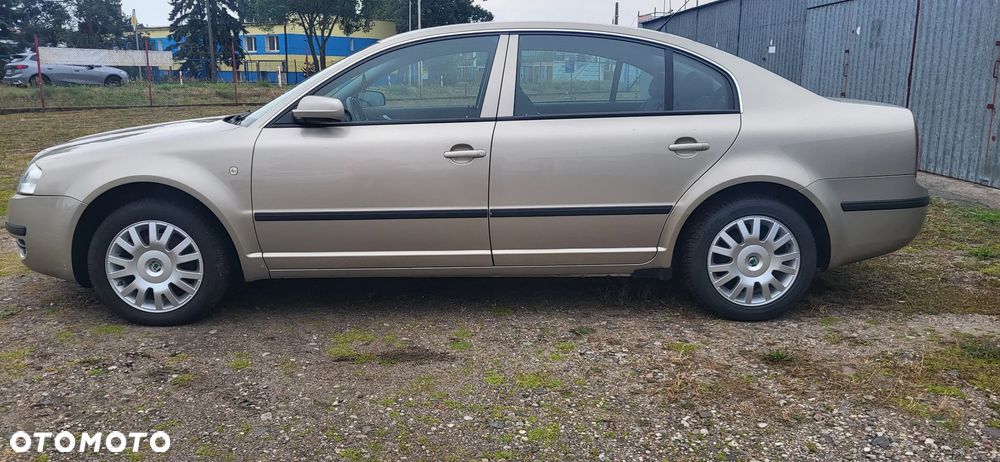 Skoda Superb 1.8 Turbo Comfort - 4