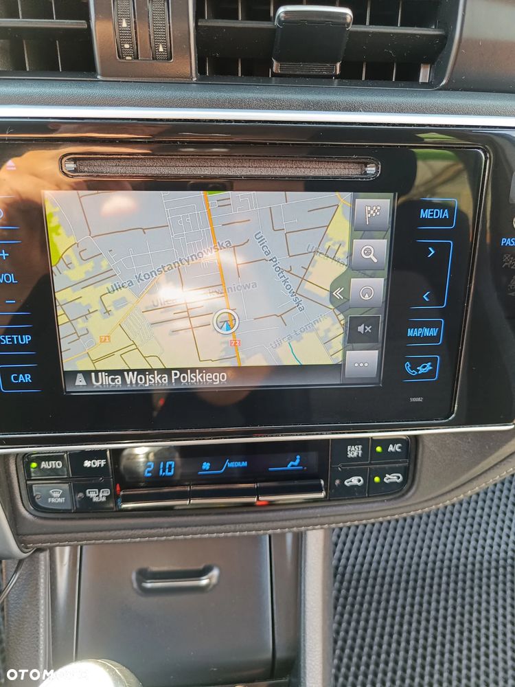 Toyota Auris 1.6 D-4D Prestige - 24
