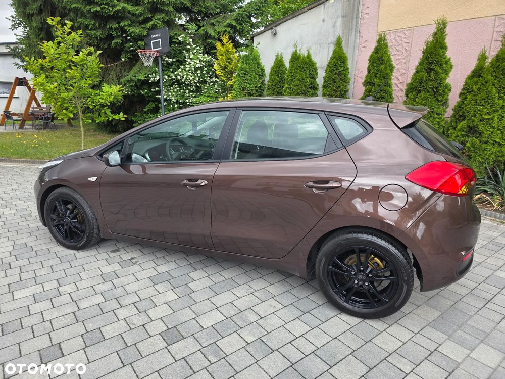 Kia Ceed 1.6 GDI Dream-Team Edition - 14