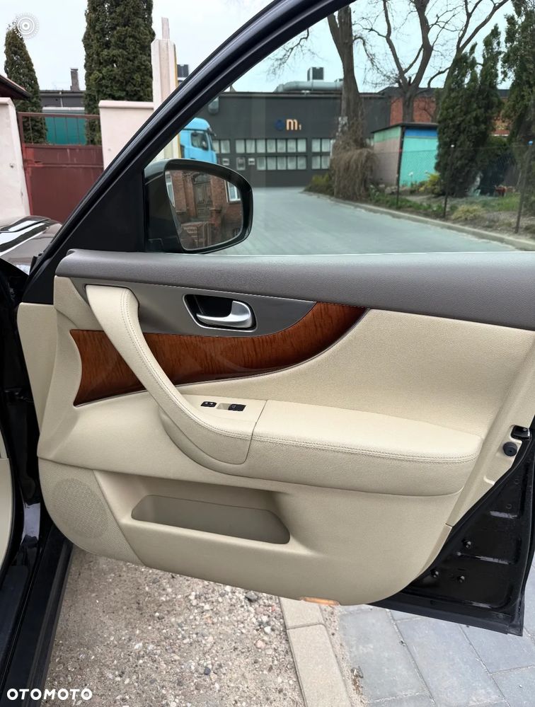 Infiniti Q70 3.7 Sport Tech EU6 - 11