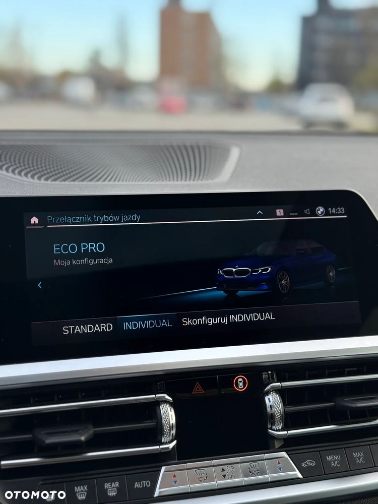 BMW Seria 3 330i Luxury Line sport - 31