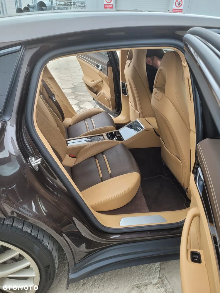 Porsche Panamera 4 E-Hybrid Platinum Edition - 12