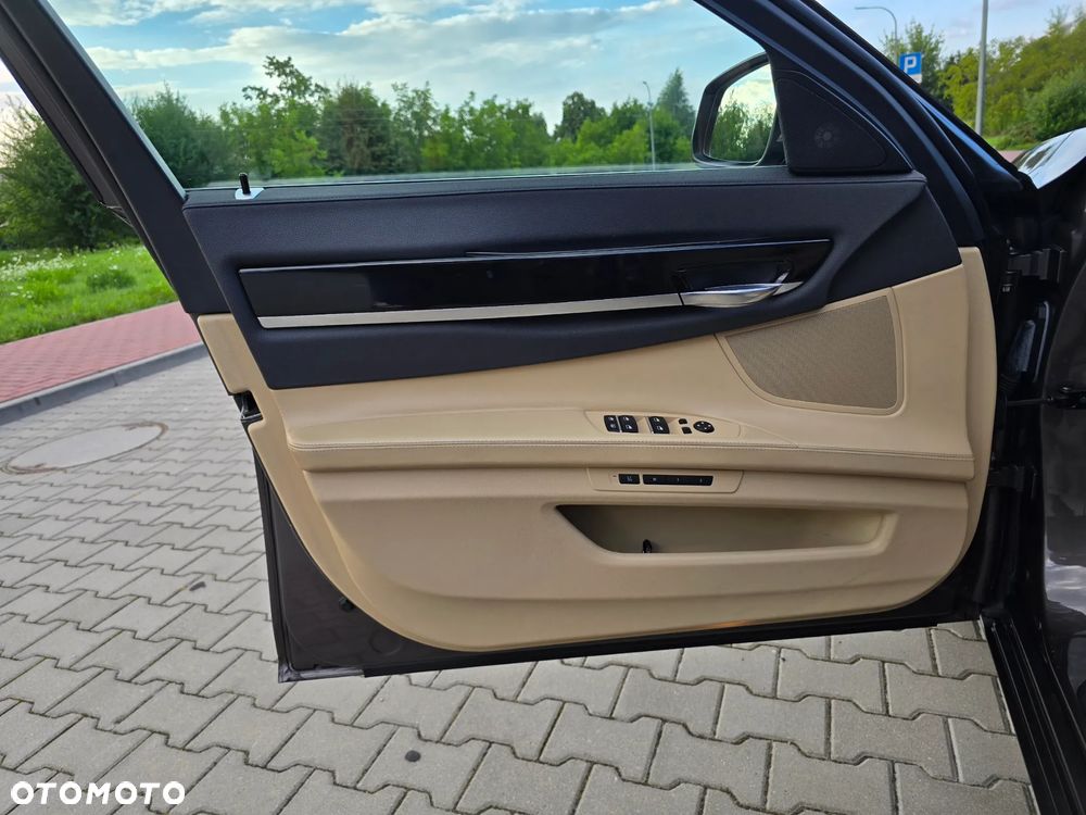 BMW Seria 7 750d xDrive Blue Performance Edition Exclusive - 14