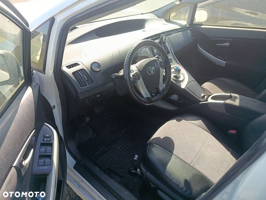 Toyota Prius - 4