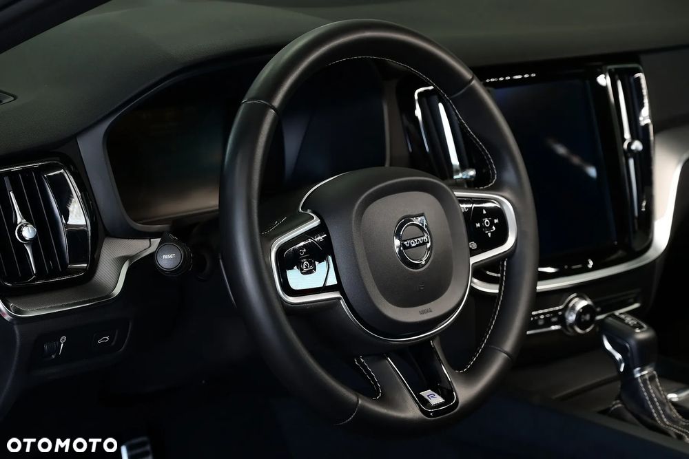 Volvo S60 T4 R-Design - 24