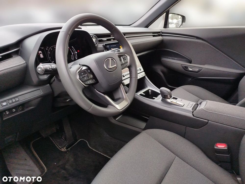 Lexus LBX - 11
