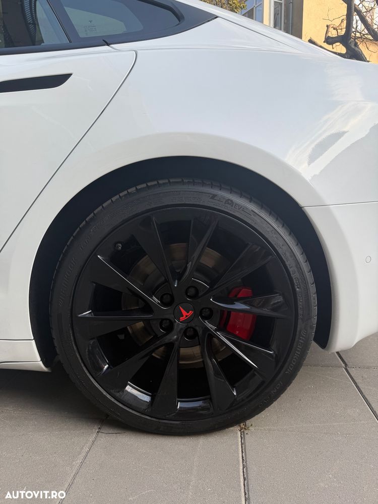 Tesla Model S - 9