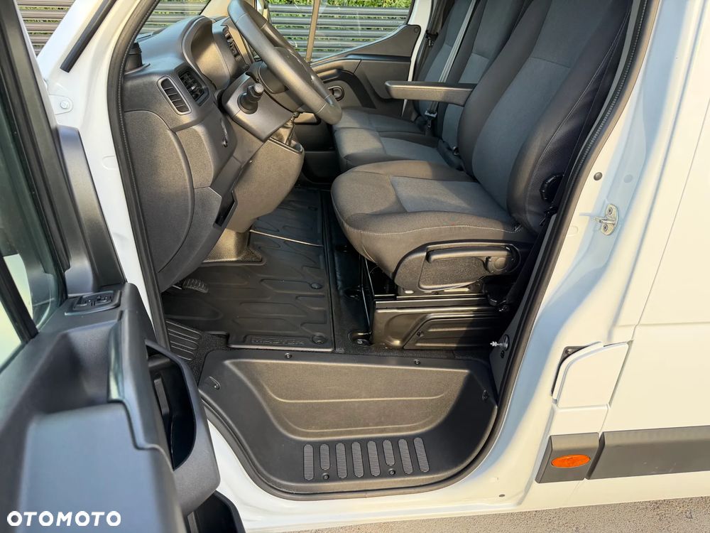 Renault MASTER L3H2 MAXI WZMOCNIONY Zawieszenie poduszki pneumatyczne! MOCNY SILNIK 2.3DCI Rozrząd na ŁAŃCUCHU, Pełna zabudowa paki, Zawiasy drzwi tył 270' DMC3.5t Duża ładowność 1228Kg, HAK 2.5t, Homologacja VAT-1, Parktroniki, Minibar, Stolik EasyLife, Lustro WideView, Oświetlenie LED, Nawigacja, Tempomat, Halogeny, Pakiet Chrom Design, Szare wnętrze, Pełen SERWIS ASO RENAULT!! - 4