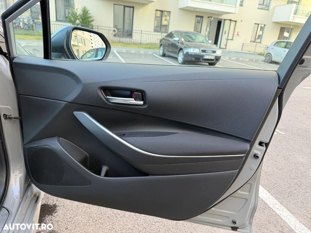 Toyota Corolla 1.8 HSD Business - 26