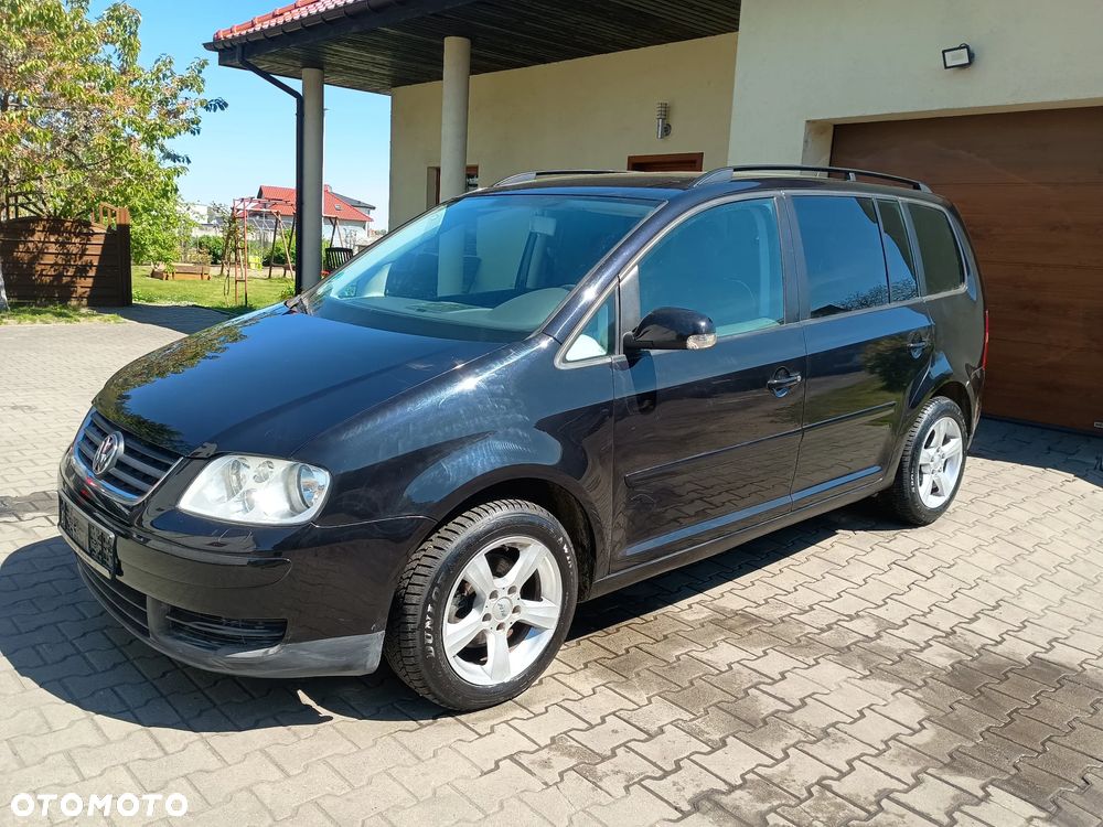 Volkswagen Touran - 1