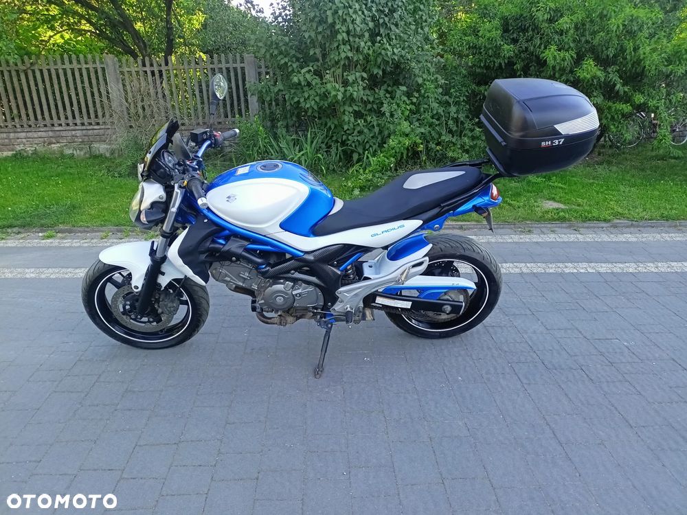 Suzuki Gladius - 2