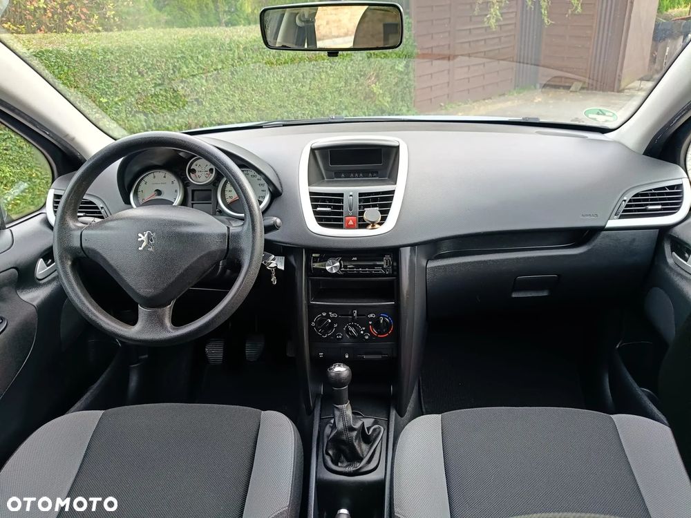 Peugeot 207 - 24