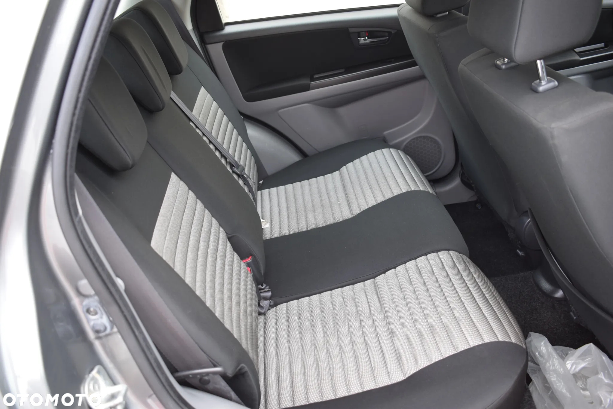 Suzuki SX4 1.6 Premium - 11