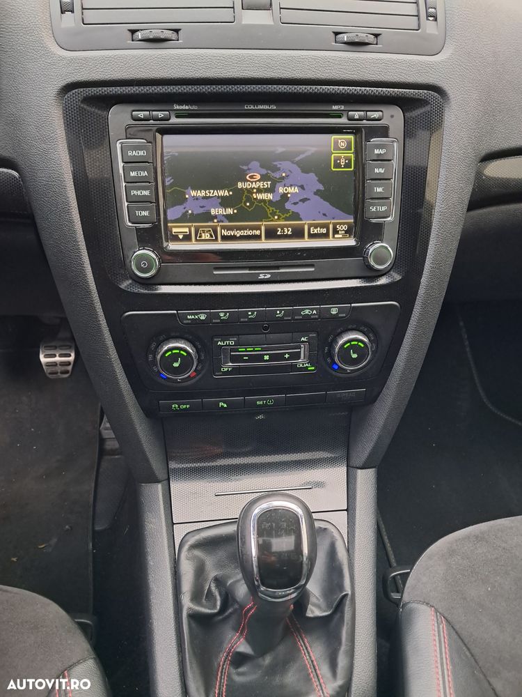 Skoda Octavia Combi 2.0 TDI DPF RS - 9