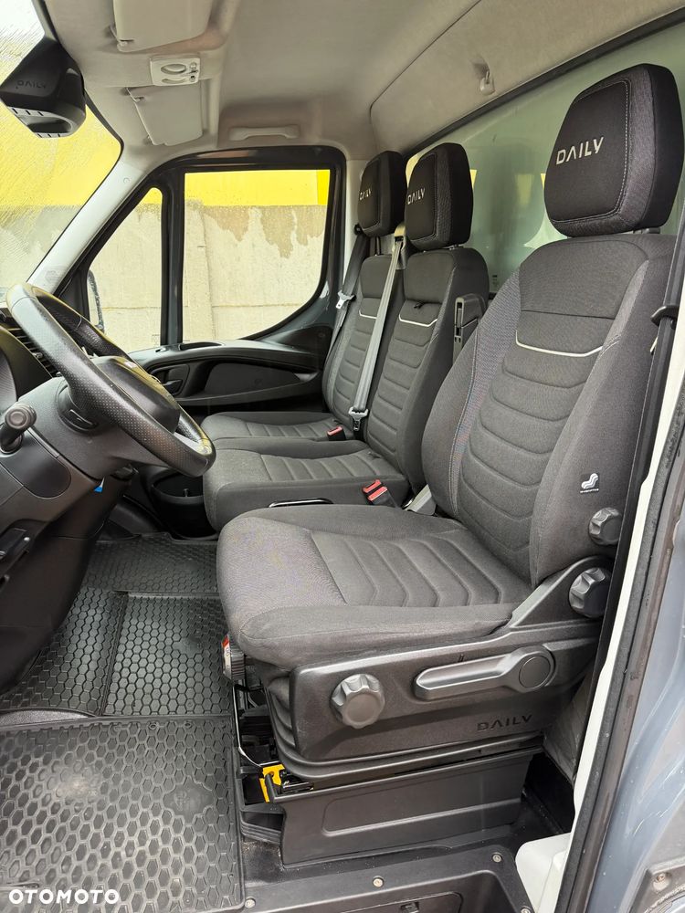 Iveco 50C18 KONTENER 5.0 M + WINDA DHOLLANDIA 1000 KG / BLIŹNIAK PODWÓJNE KOŁA / 3 MIEJSCA / PRAWO JAZDY KATEGORIA "B" / 35C18 / POLSKI SALON !! - 18