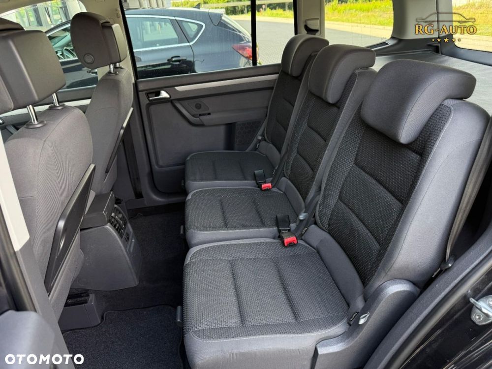 Volkswagen Touran - 32