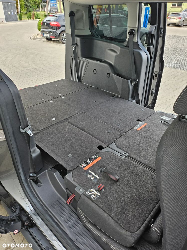 Ford Tourneo Connect Grand - 18