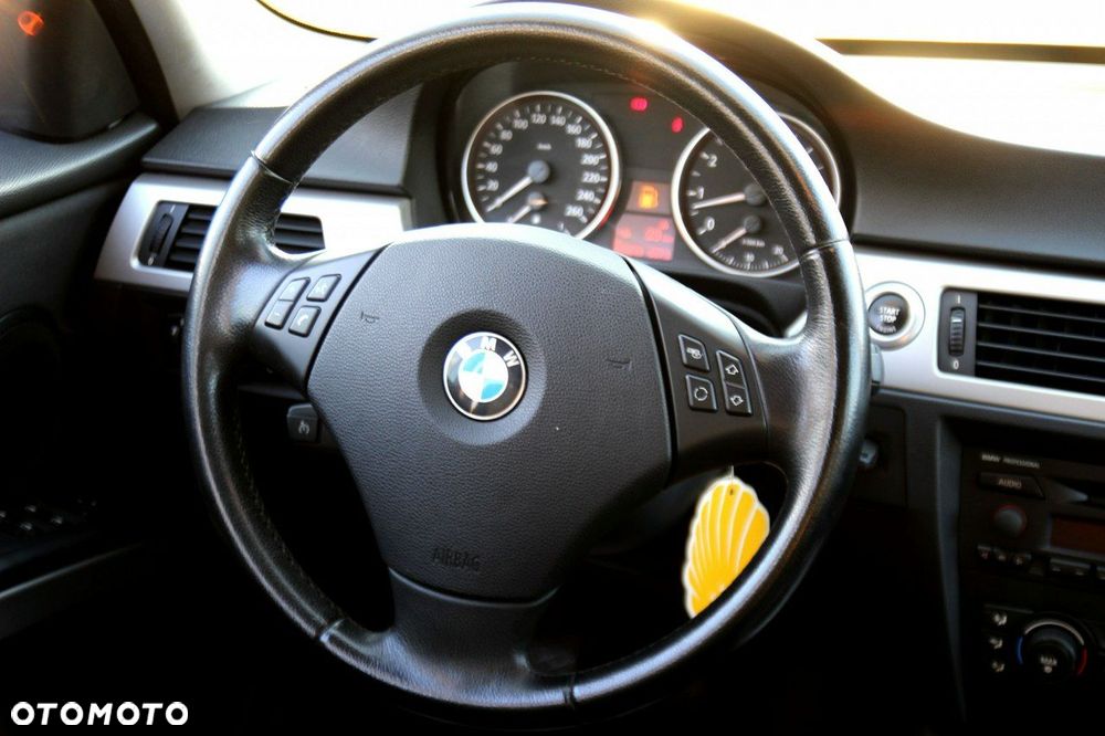 BMW Seria 3 325i - 14