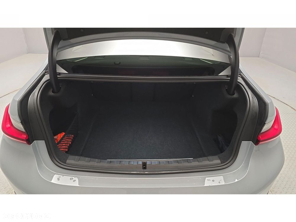 BMW Seria 3 320d xDrive M Sport - 24