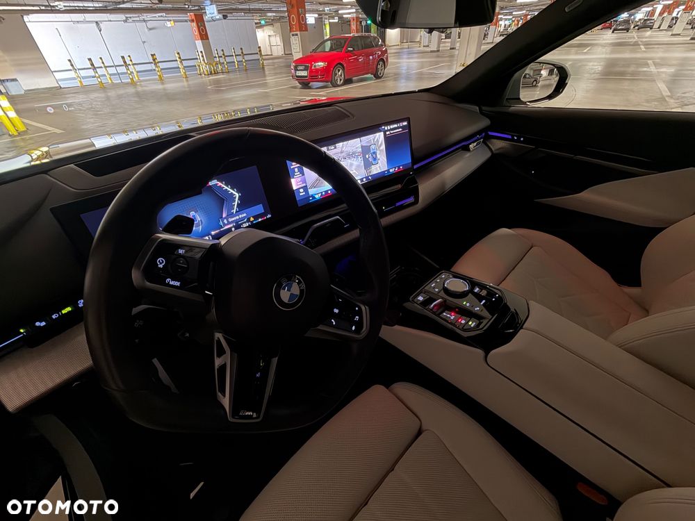 BMW Seria 5 520i mHEV - 16