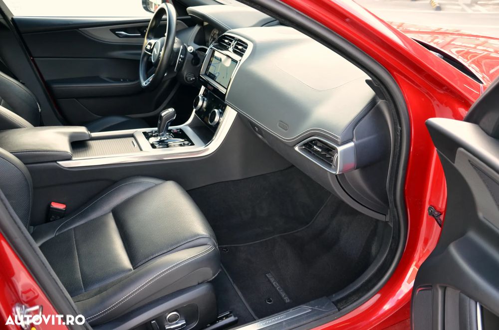 Jaguar XE D200 RWD MHEV R-Dynamic HSE - 16