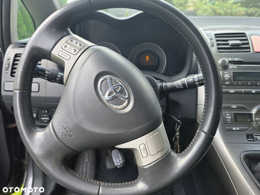 Toyota Auris 2.0 D-4D Luna - 16