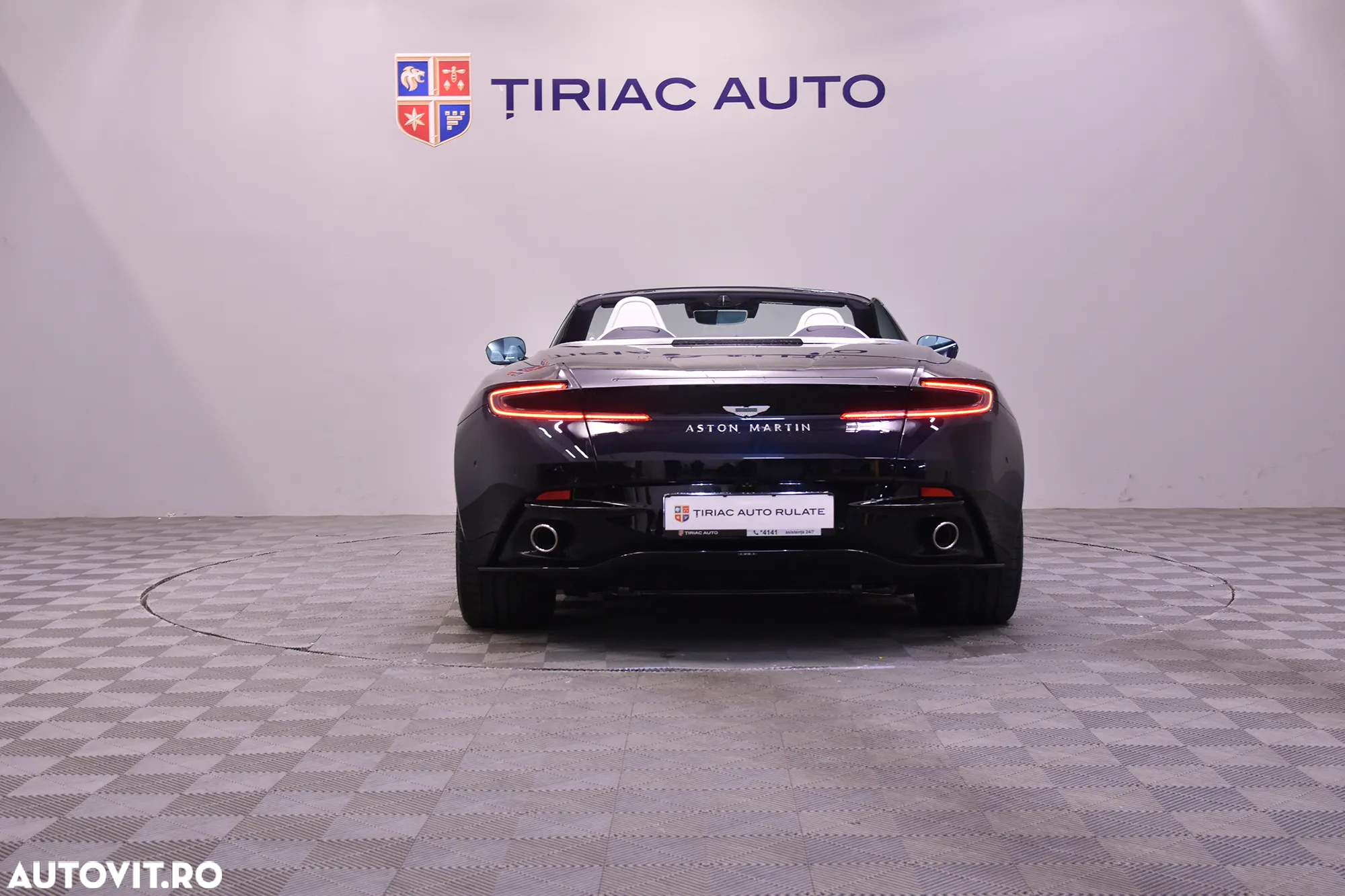 Aston Martin DB12 Volante - 13