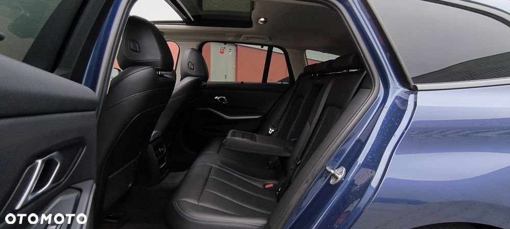 BMW Seria 3 330e Luxury Line - 9