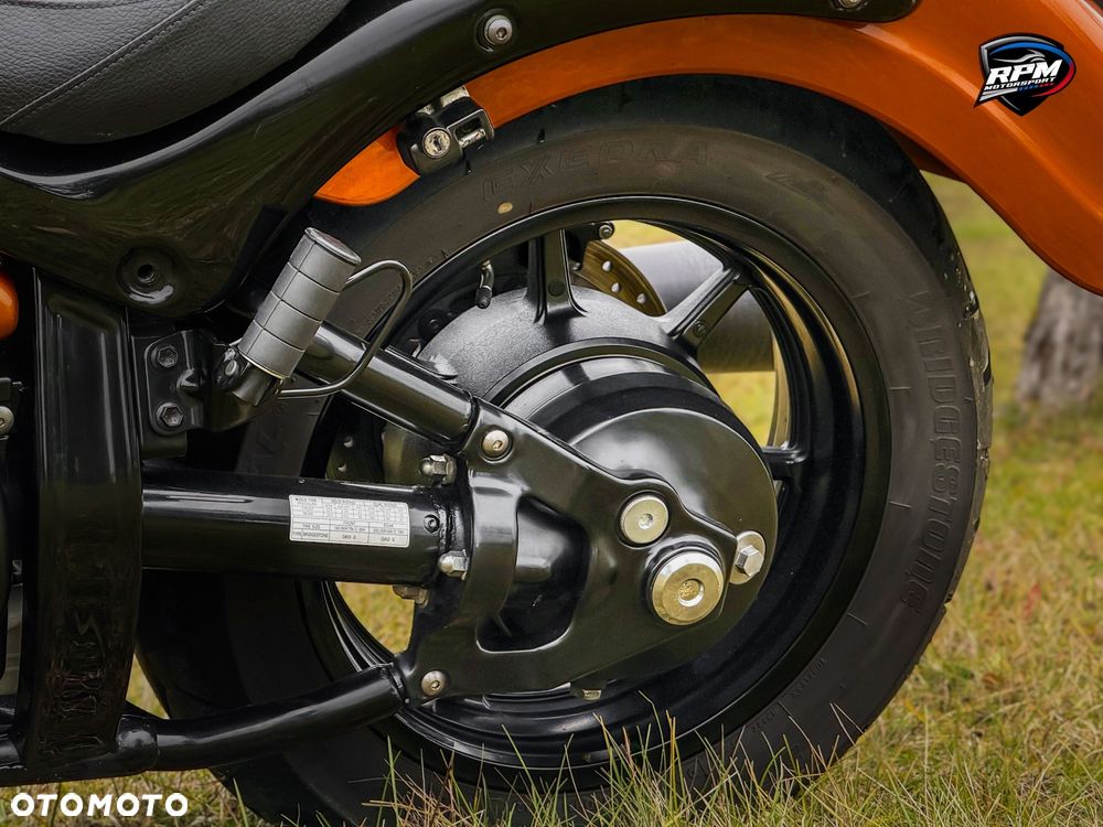 Suzuki Boulevard - 33