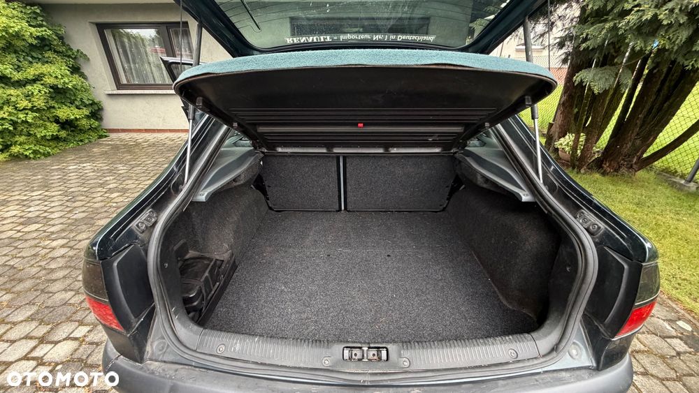 Renault Laguna 1.8 RN - 8