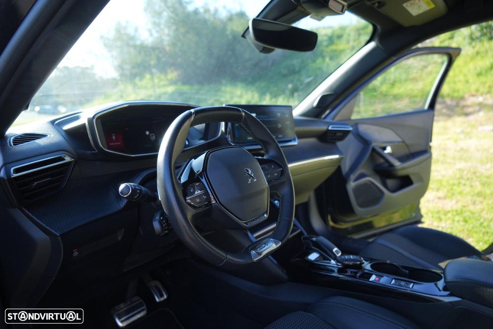 Peugeot 2008 1.2 PureTech GT EAT8 - 26