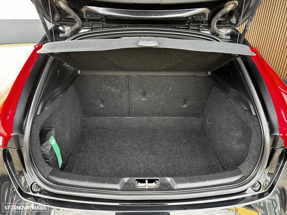 Volvo V40 2.0 D2 R-Design - 36